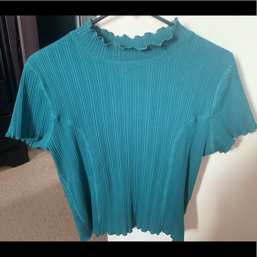 Teal ribbed tee shirt 🦋